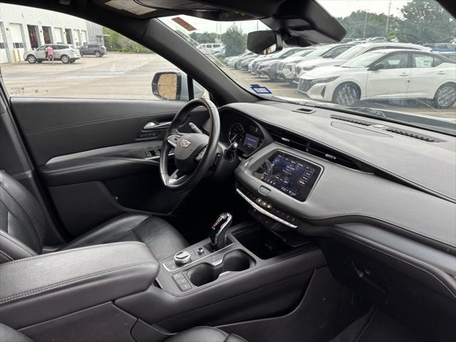 Photo of 2023 Argent Silver Metallic Cadillac XT4