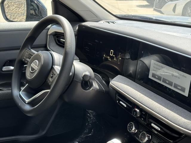 Photo of 2025 Super Black Nissan Kicks
