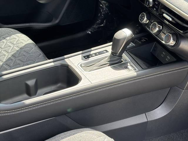 Photo of 2025 Super Black Nissan Kicks