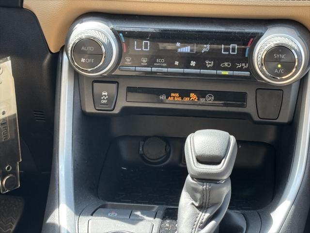 Photo of 2025 Ice Cap Toyota RAV4 Hybrid