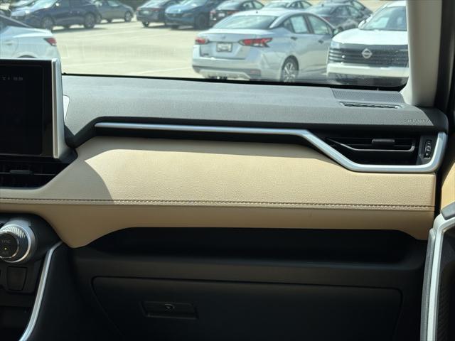 Photo of 2025 Ice Cap Toyota RAV4 Hybrid
