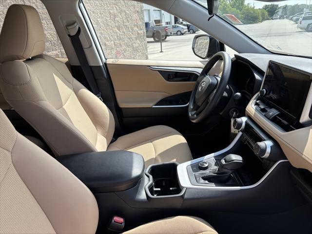 Photo of 2025 Ice Cap Toyota RAV4 Hybrid