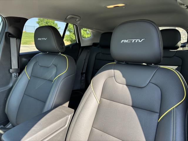 Photo of 2025 Summit White Chevrolet Trax