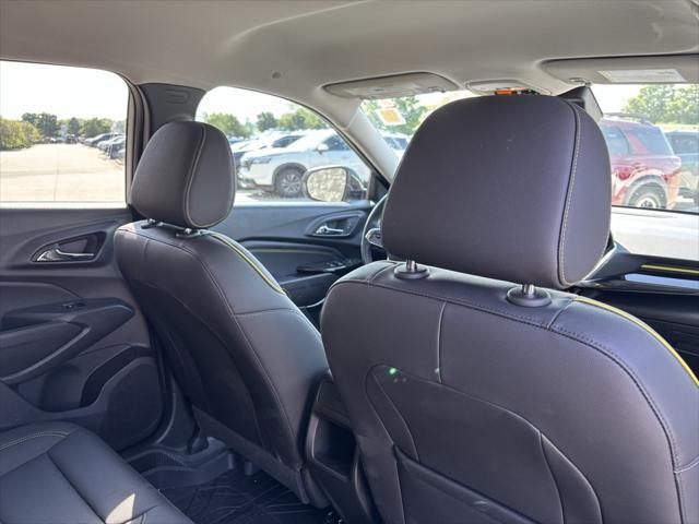 Photo of 2025 Summit White Chevrolet Trax