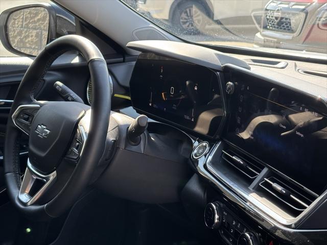 Photo of 2025 Summit White Chevrolet Trax