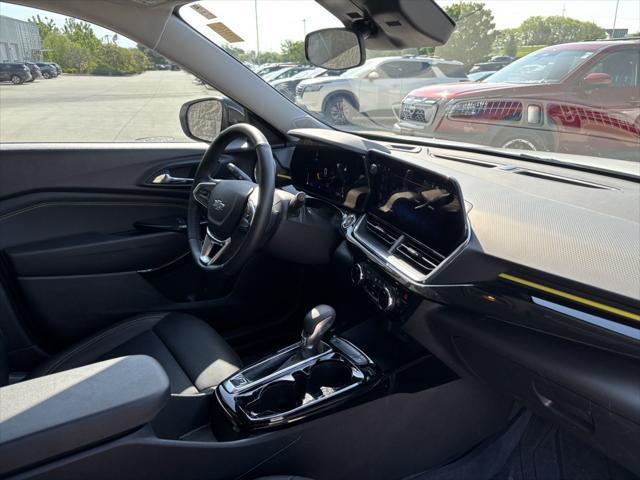 Photo of 2025 Summit White Chevrolet Trax