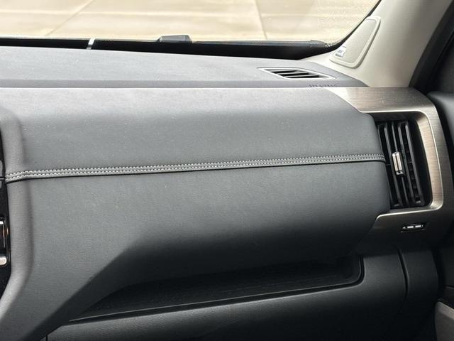 Photo of 2023 Gun Metallic/Super Black Nissan Pathfinder
