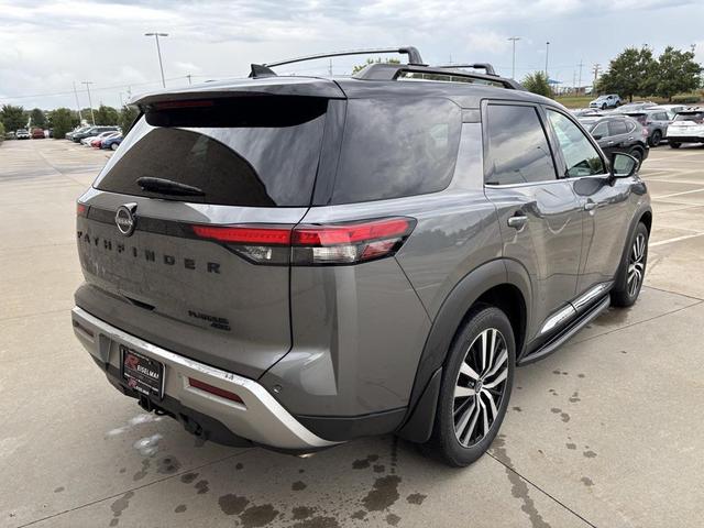 Photo of 2023 Gun Metallic/Super Black Nissan Pathfinder