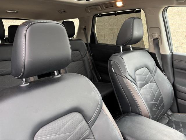 Photo of 2023 Gun Metallic/Super Black Nissan Pathfinder