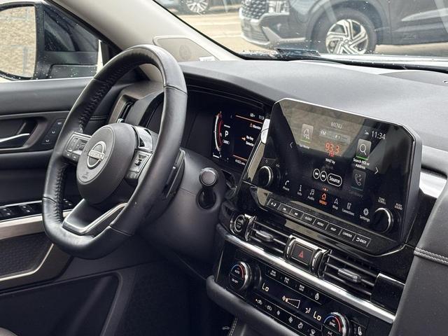 Photo of 2023 Gun Metallic/Super Black Nissan Pathfinder