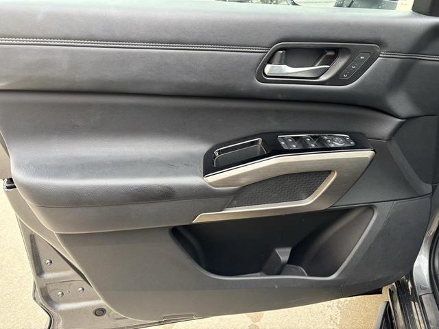 Photo of 2023 Gun Metallic/Super Black Nissan Pathfinder