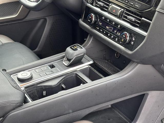 Photo of 2023 Gun Metallic/Super Black Nissan Pathfinder