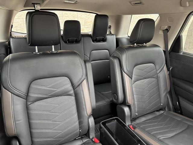 Photo of 2023 Gun Metallic/Super Black Nissan Pathfinder