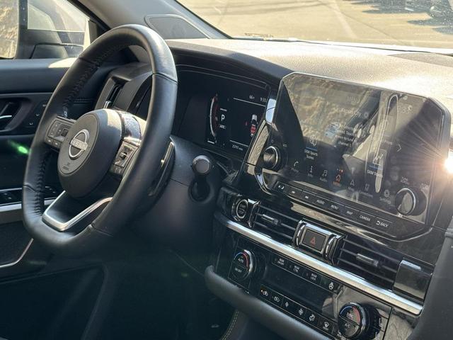 Photo of 2024 Brilliant Silver Metallic Nissan Pathfinder
