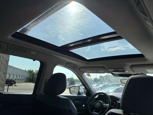 Photo of 2024 Brilliant Silver Metallic Nissan Pathfinder