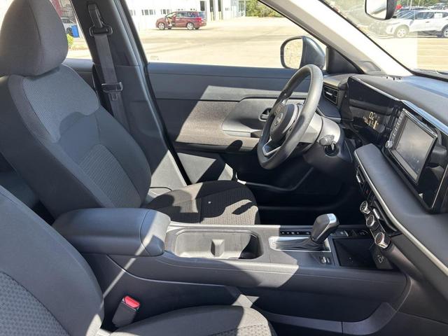 Photo of 2025 Gun Metallic Nissan Kicks