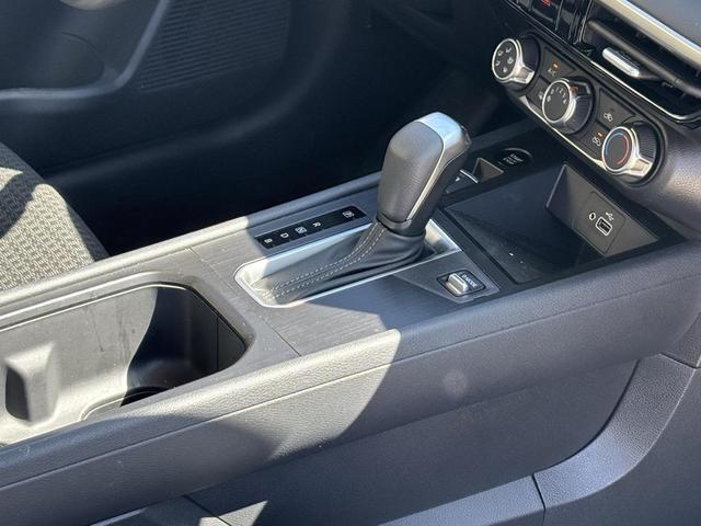 Photo of 2025 Gun Metallic Nissan Kicks