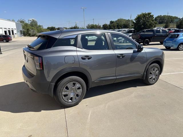 Photo of 2025 Gun Metallic Nissan Kicks