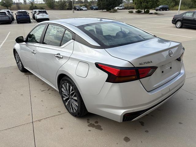 Photo of 2023 Brilliant Silver Metallic Nissan Altima
