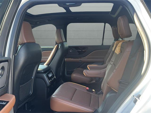 Photo of 2023 Pristine White Metallic Tri-Coat Lincoln Aviator