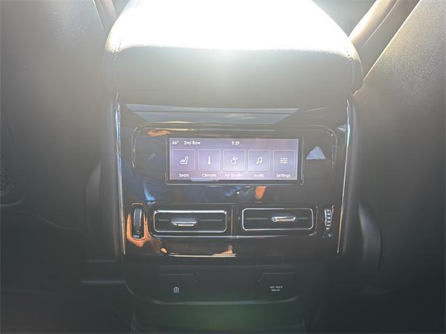 Photo of 2023 Pristine White Metallic Tri-Coat Lincoln Aviator