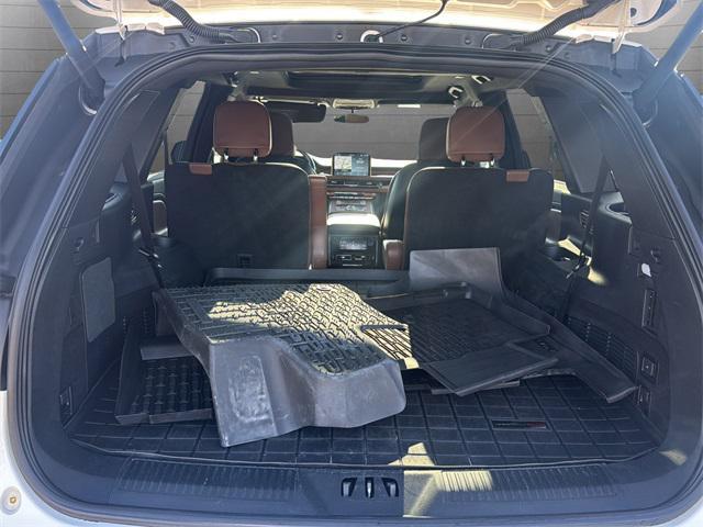 Photo of 2023 Pristine White Metallic Tri-Coat Lincoln Aviator