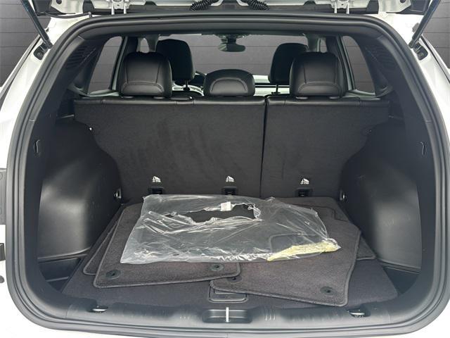 Photo of 2025 Bright White Clearcoat Jeep Compass