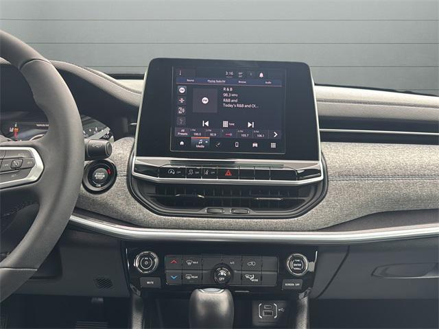 Photo of 2025 Bright White Clearcoat Jeep Compass