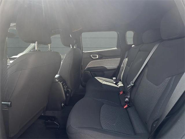 Photo of 2025 Silver Zynith Metallic Clearcoat Jeep Compass