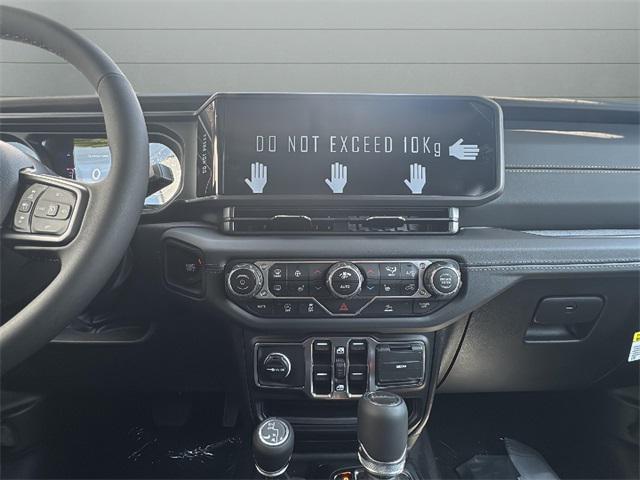 Photo of 2025 Black Clearcoat Jeep Gladiator