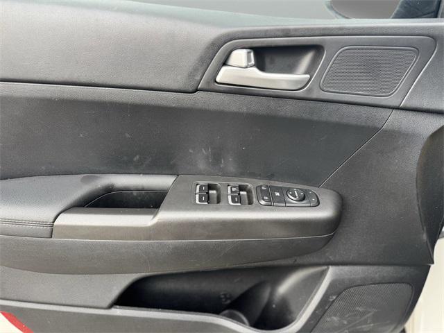 Photo of 2021 Snow White Pearl Kia Sportage