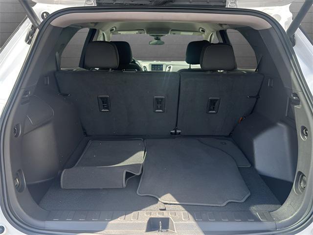 Photo of 2024 Summit White Chevrolet Equinox