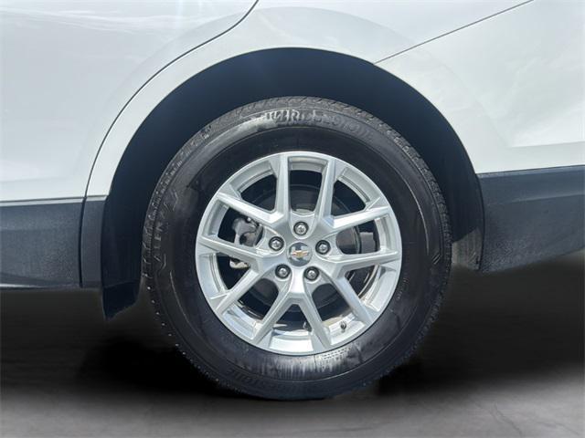 Photo of 2024 Summit White Chevrolet Equinox
