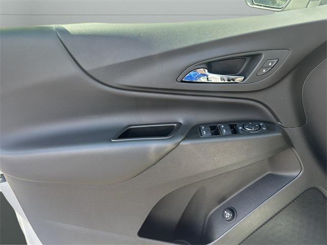 Photo of 2024 Summit White Chevrolet Equinox