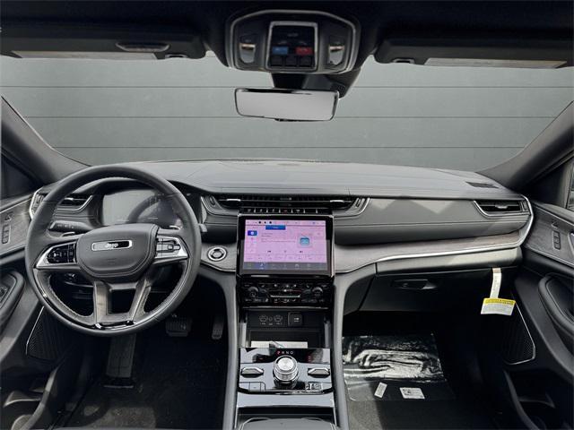 Photo of 2025 Bright White Clearcoat Jeep Grand Cherokee L