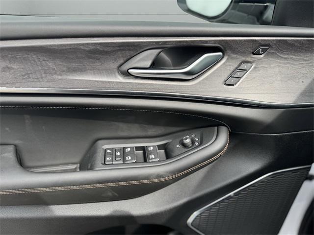 Photo of 2025 Bright White Clearcoat Jeep Grand Cherokee L