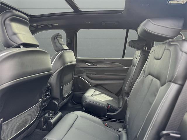 Photo of 2025 Bright White Clearcoat Jeep Grand Cherokee L