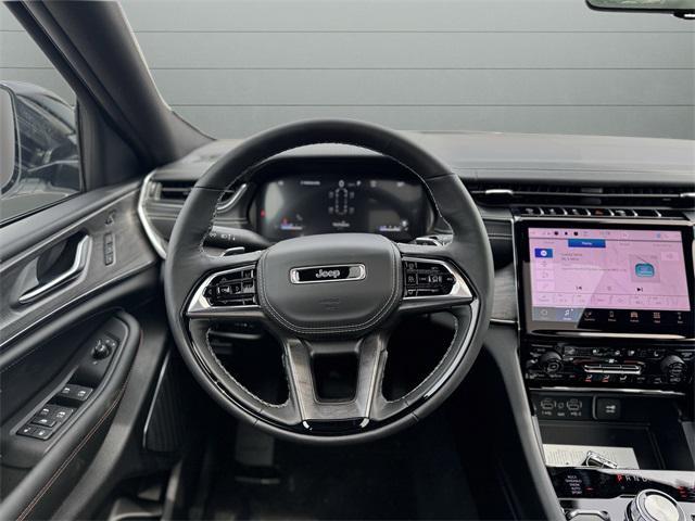 Photo of 2025 Bright White Clearcoat Jeep Grand Cherokee L