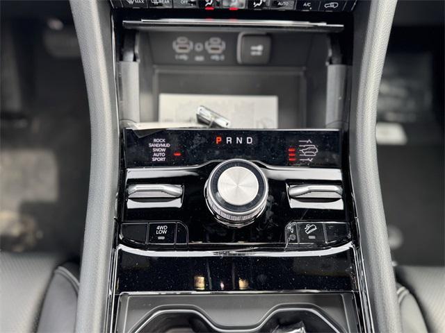 Photo of 2025 Bright White Clearcoat Jeep Grand Cherokee L