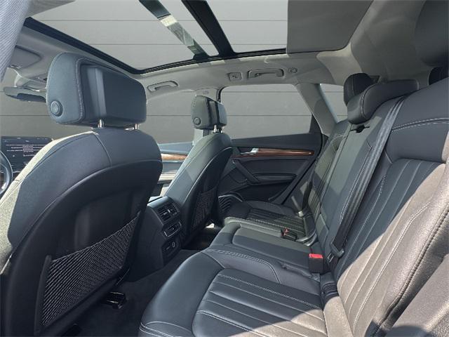 Photo of 2023 Florett Silver Metallic Audi Q5