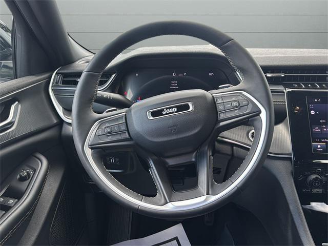 Photo of 2024 Bright White Clearcoat Jeep Grand Cherokee L