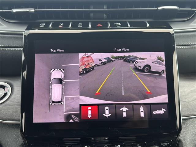 Photo of 2025 Bright White Clearcoat Jeep Grand Cherokee