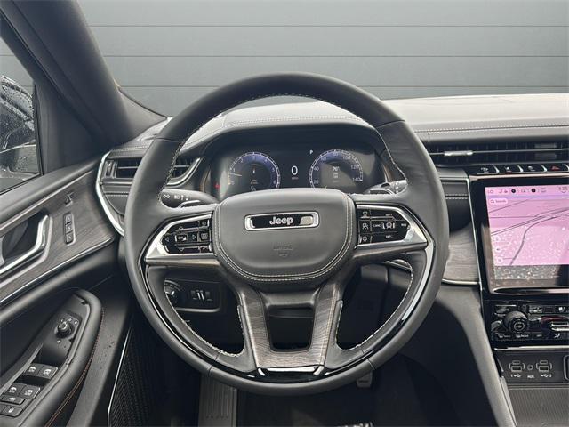 Photo of 2025 Bright White Clearcoat Jeep Grand Cherokee