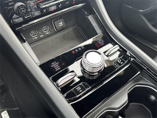 Photo of 2025 Bright White Clearcoat Jeep Grand Cherokee