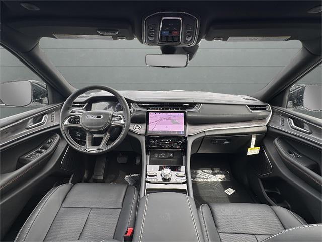 Photo of 2025 Bright White Clearcoat Jeep Grand Cherokee