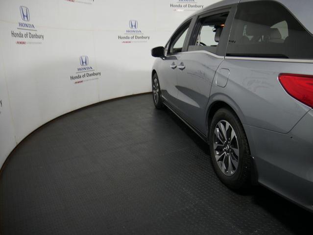 Photo of 2023 Lunar Silver Metallic Honda Odyssey