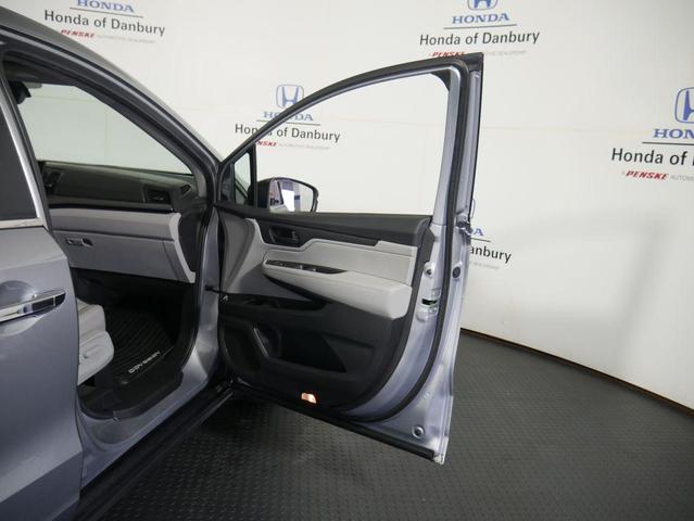 Photo of 2023 Lunar Silver Metallic Honda Odyssey