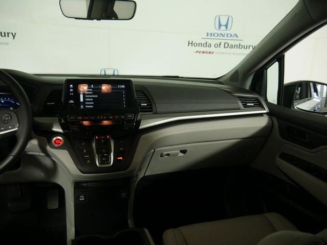 Photo of 2023 Lunar Silver Metallic Honda Odyssey