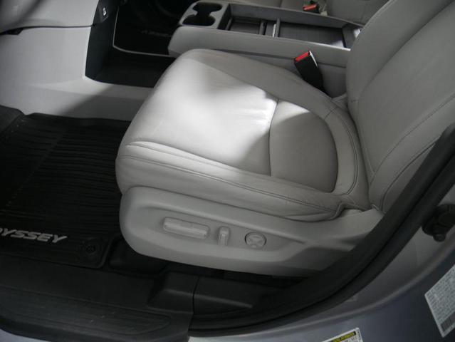 Photo of 2023 Lunar Silver Metallic Honda Odyssey