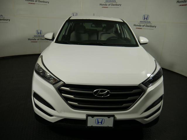 Photo of 2018 Dazzling White Hyundai TUCSON
